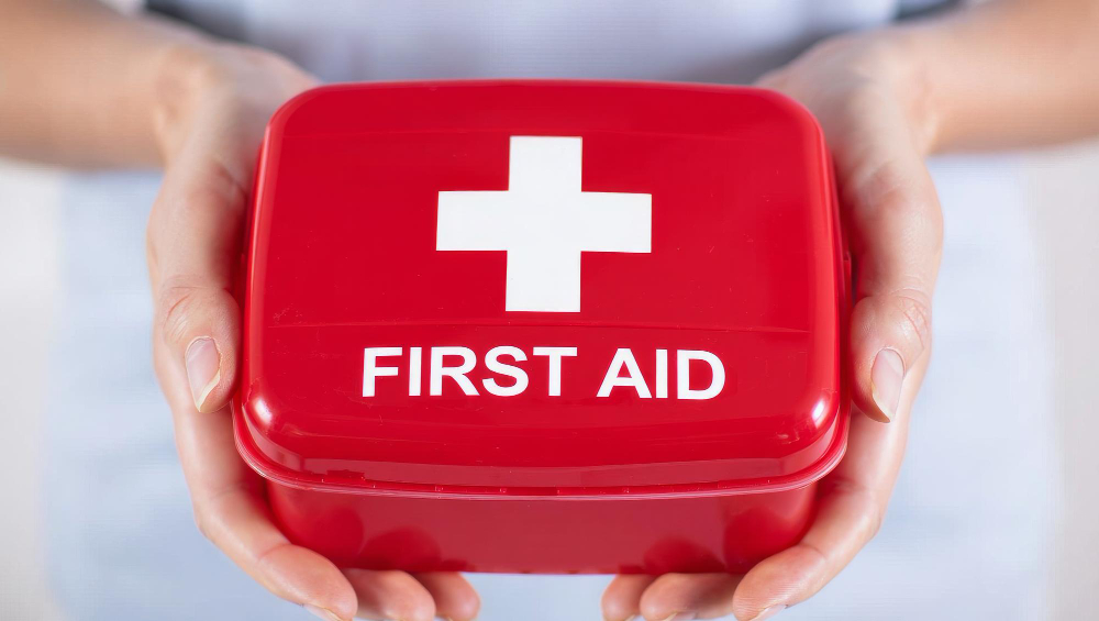Why Are Healthcare Professionals Choosing Online AED and First Aid Training?